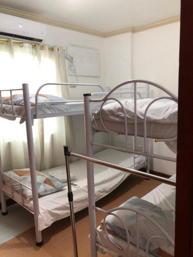 Ferienwohnung The Mansion - Backpackers Near Airport Manila Exterior foto
