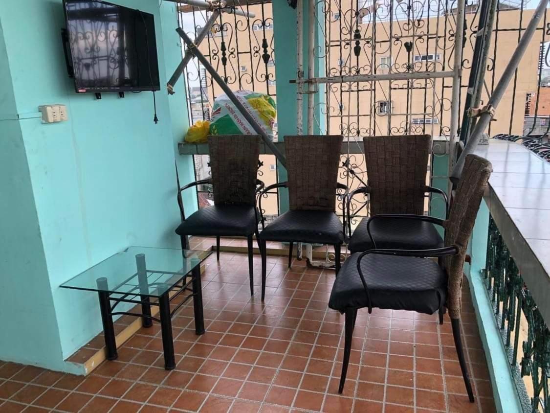 Ferienwohnung The Mansion - Backpackers Near Airport Manila Exterior foto