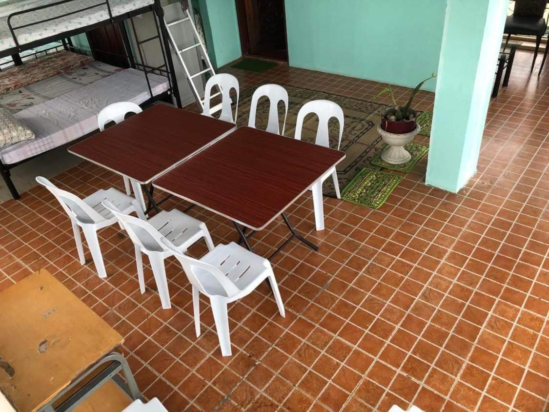 Ferienwohnung The Mansion - Backpackers Near Airport Manila Exterior foto