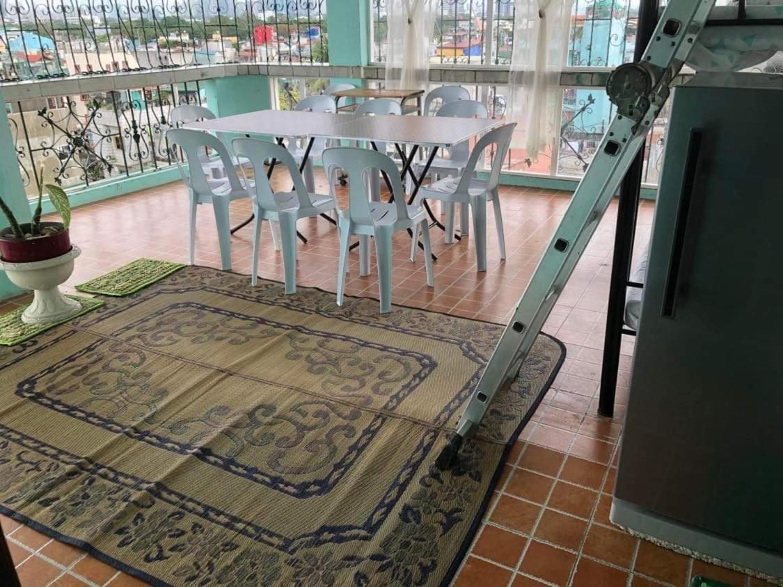 Ferienwohnung The Mansion - Backpackers Near Airport Manila Exterior foto