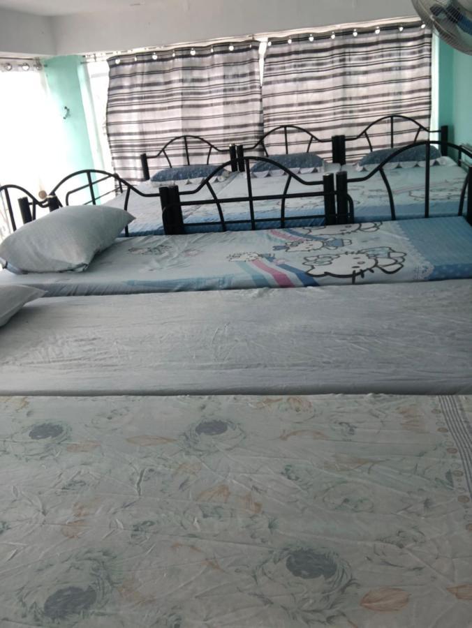 Ferienwohnung The Mansion - Backpackers Near Airport Manila Exterior foto